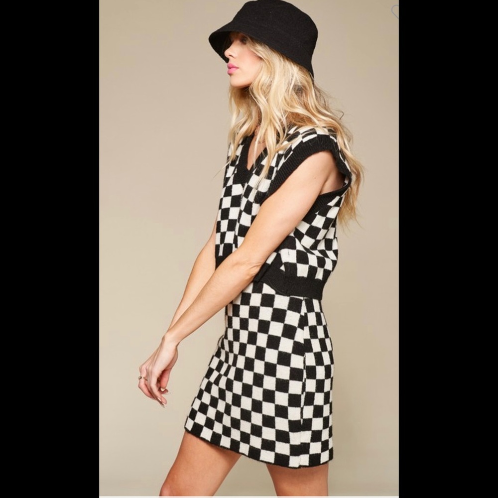Olive and white checkered set